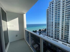 Building Photo - 3505 S Ocean Dr