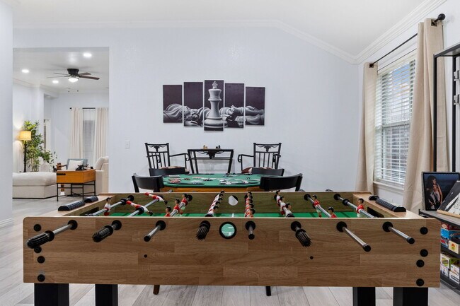 Foto del edificio - 4835 Crown Dr