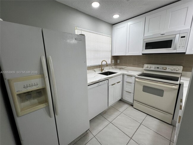 Building Photo - 809 NE 214th Ln