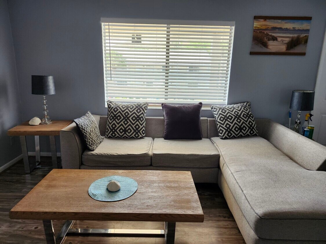 Foto principal - 4617 Bayshore Dr