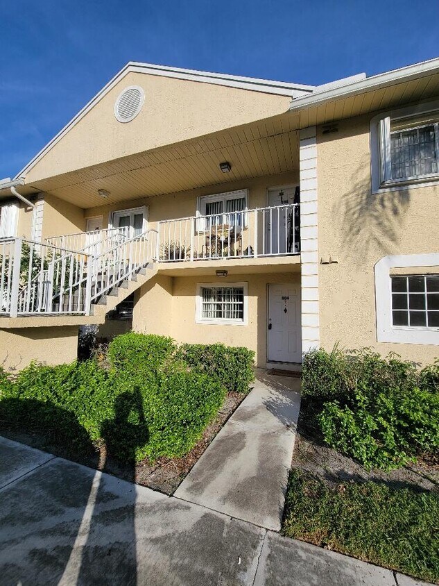 Primary Photo - 104 Palm Beach Trace Dr