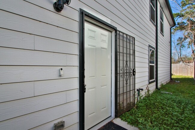 Building Photo - For Lease | 3 Bed, 2 Bath | 1,150 Sq Ft | Warwick Place |