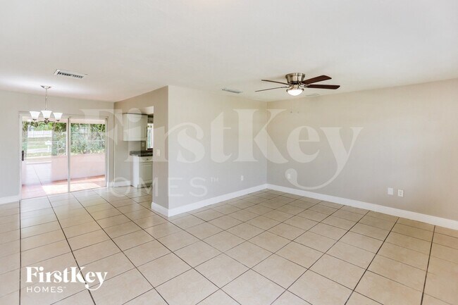 Foto del edificio - 8710 SW 200th St