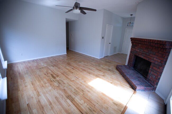 Building Photo - 8640 Malibu St