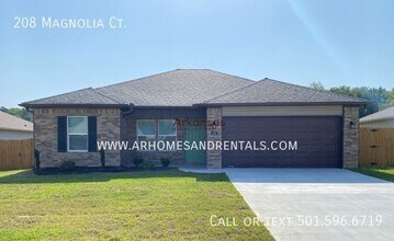 Building Photo - 208 Magnolia Ct