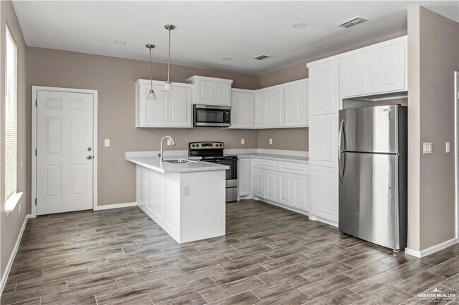 Foto del edificio - 12 Beverly Ave