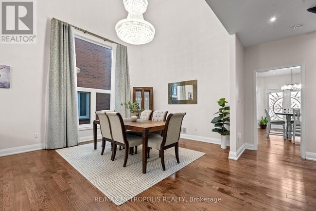 Building Photo - 552 Feathergrass Crescent