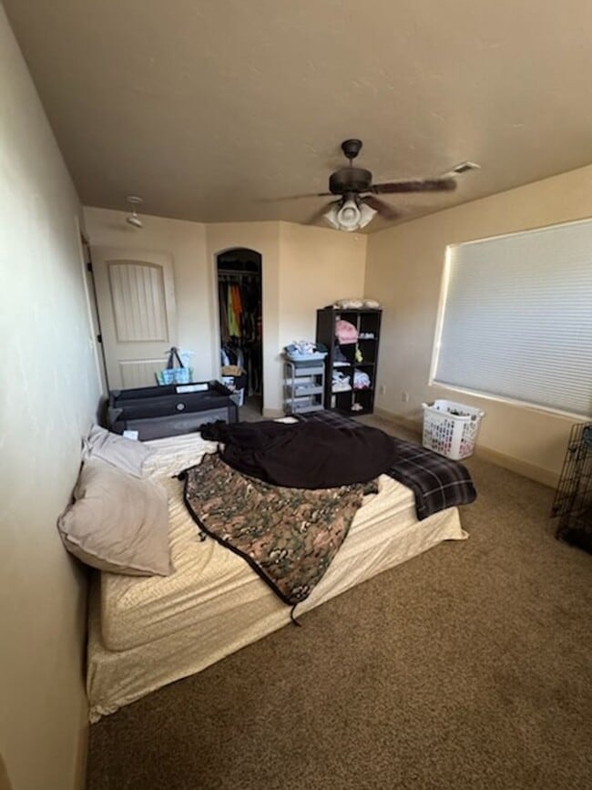 Building Photo - Charming Townhome