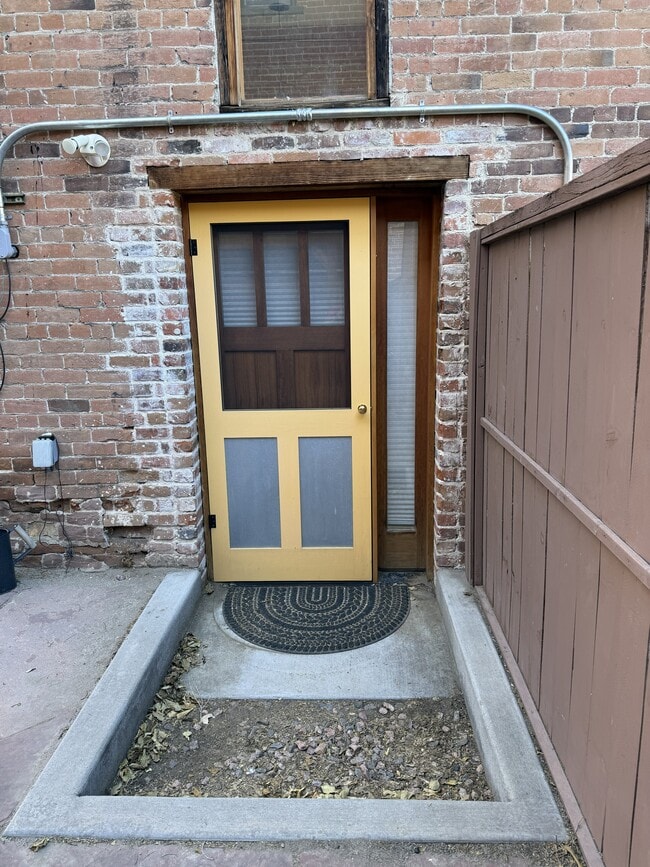 Building Photo - 140 W 1st St