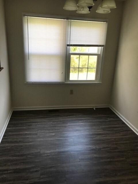 Foto del edificio - Blackstone-2 Bedroom Apartment-1st level