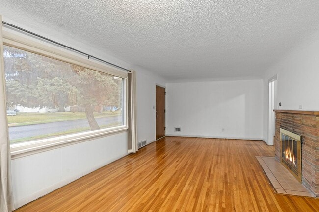 Building Photo - Charming Updated Single-Family Home Near Northtown