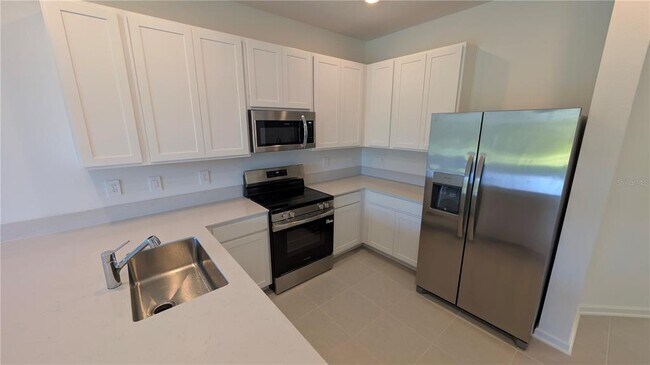 Building Photo - 3094 Chantilly Dr