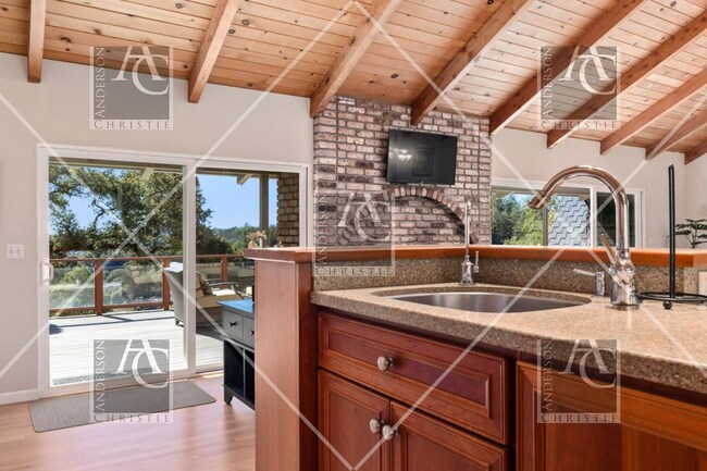 Foto del edificio - 4 bedroom 3 bath home in Scotts Valley