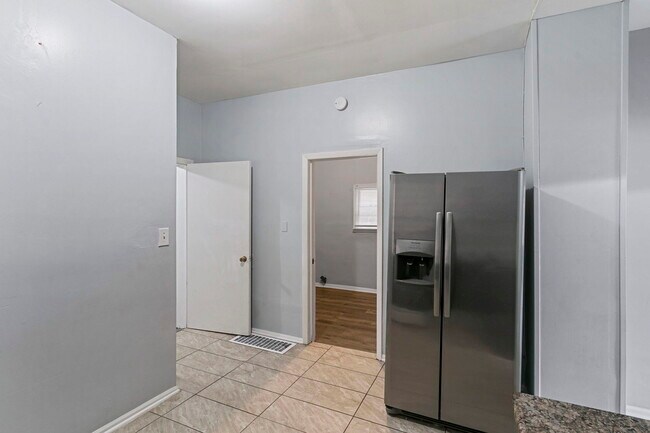Building Photo - 7110 S Dobson Ave