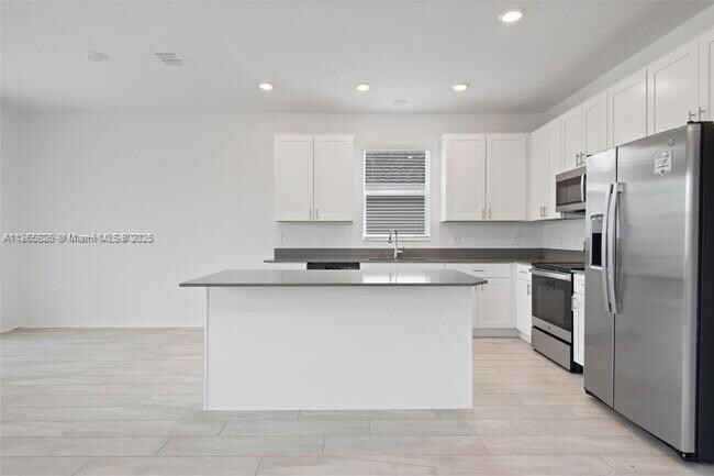 Building Photo - 724 Grove