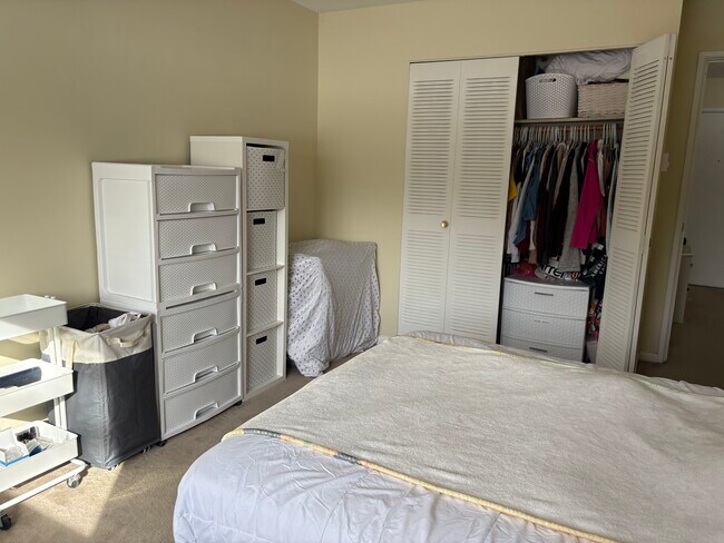 Foto del edificio - 66 Mayflower Ave