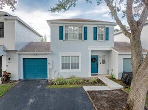 Building Photo - 9681 Santa Rosa Dr
