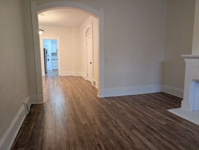 Foto del edificio - 1851 W 52nd St