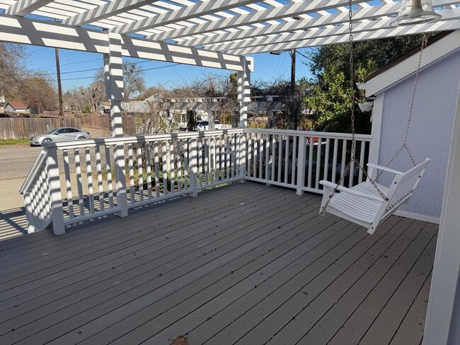 Building Photo - 416 6th St