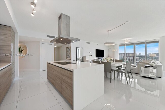 Foto del edificio - 300 Sunny Isles Blvd