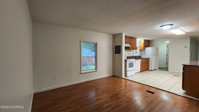 Building Photo - 1007 10th St