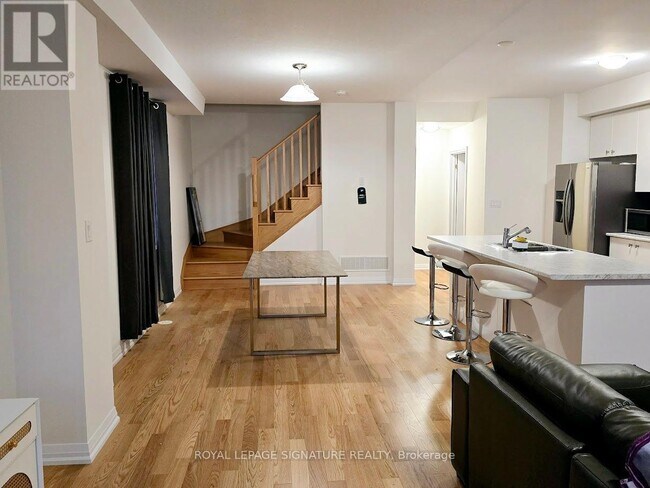 Photo du bâtiment - 80 Norwich Cres