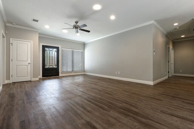 Building Photo - 2840 Forest Park Blvd