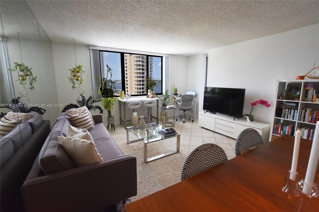 Building Photo - 540 Brickell Key Dr