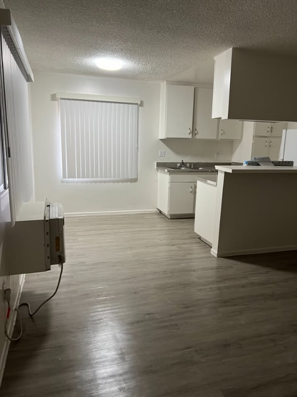 Foto del edificio - 8135 Langdon Ave