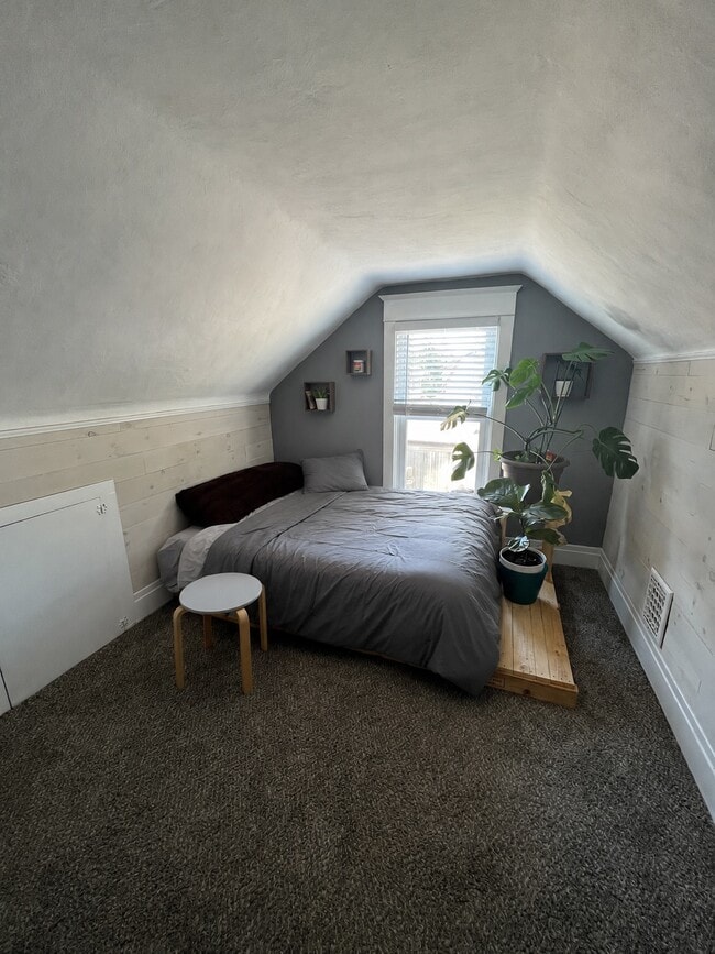 Building Photo - 223 Parkwood Ave