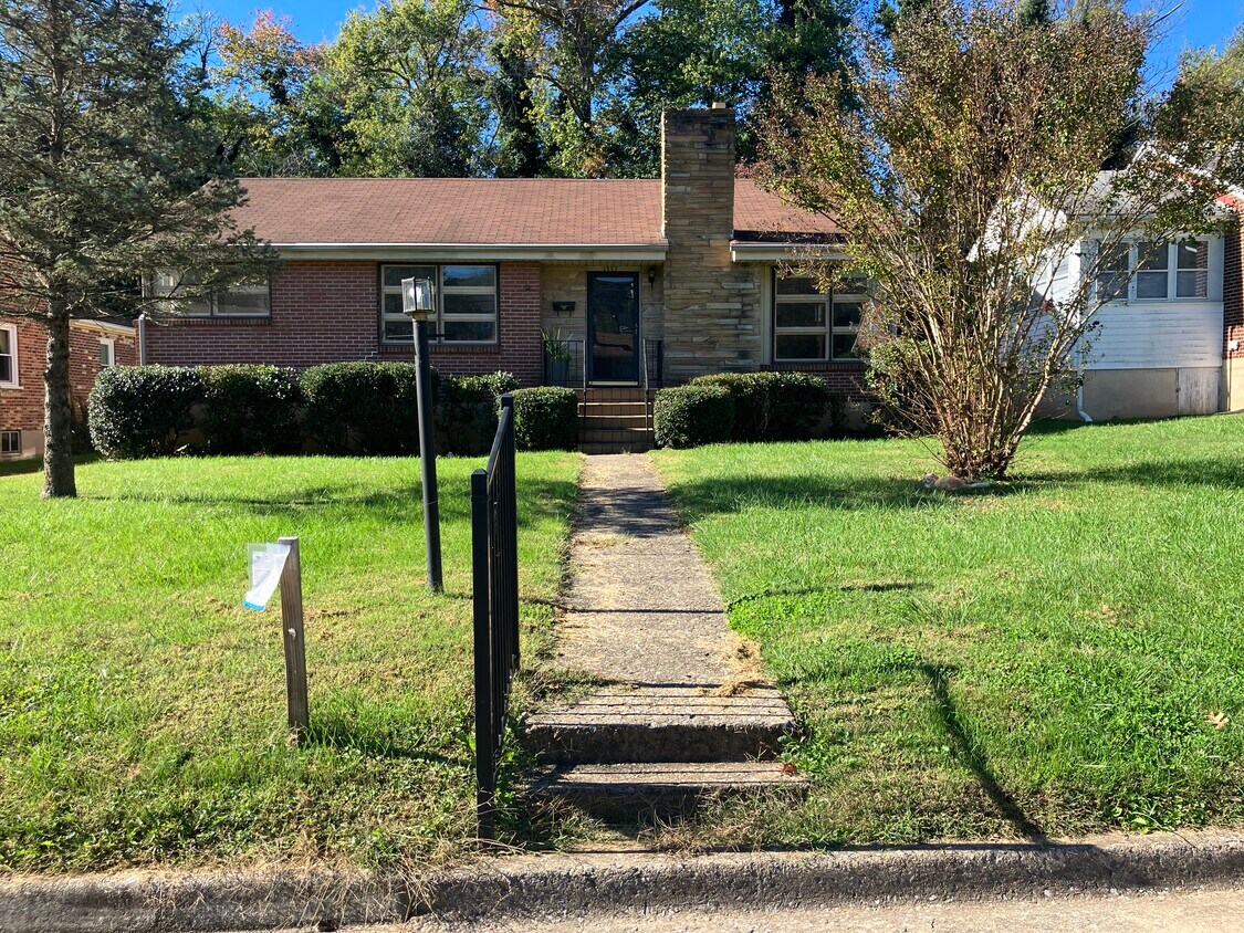 Exterior de la casa - 1337 Cherokee Ave