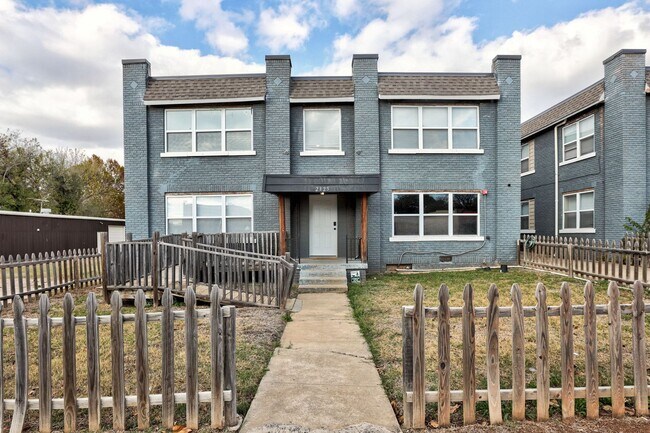 Foto del edificio - Bright & Stylish 2-Bedroom Close to the Plaza District  ** Move-in Special  $500 Off **