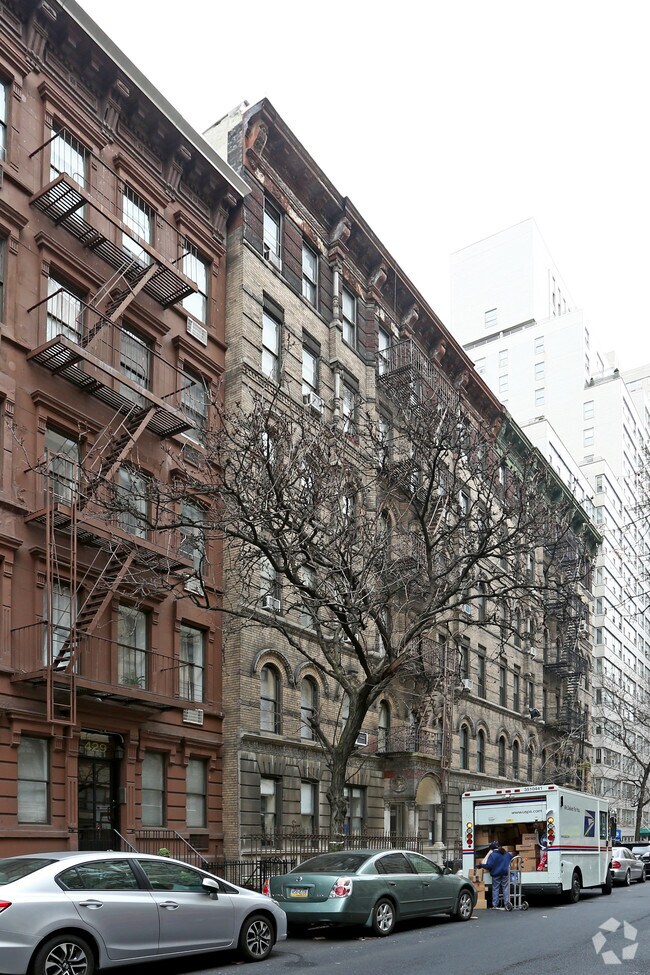 Building Photo - 433 E 80th St