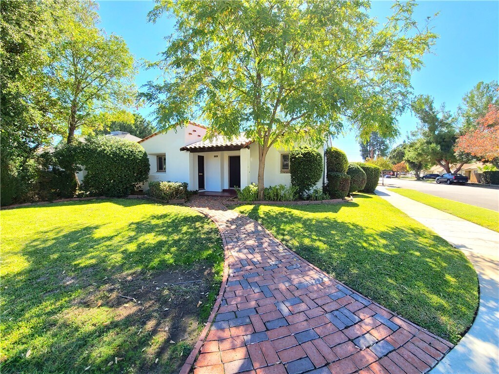 Foto principal - 902 College Ave