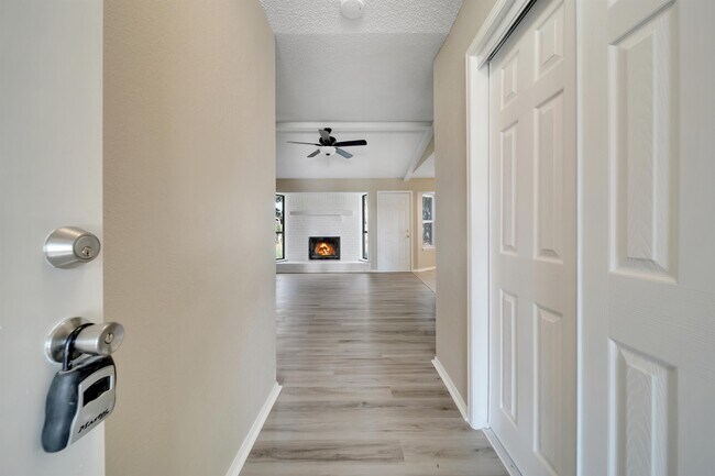 Building Photo - 14034 S Poplar Pl