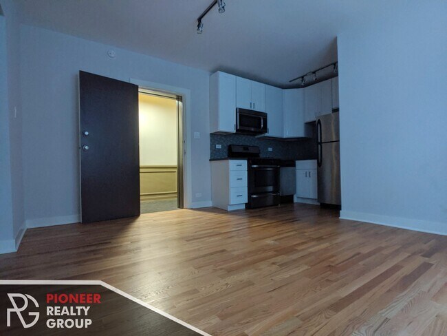 Foto del edificio - 2420 N Kedzie Ave