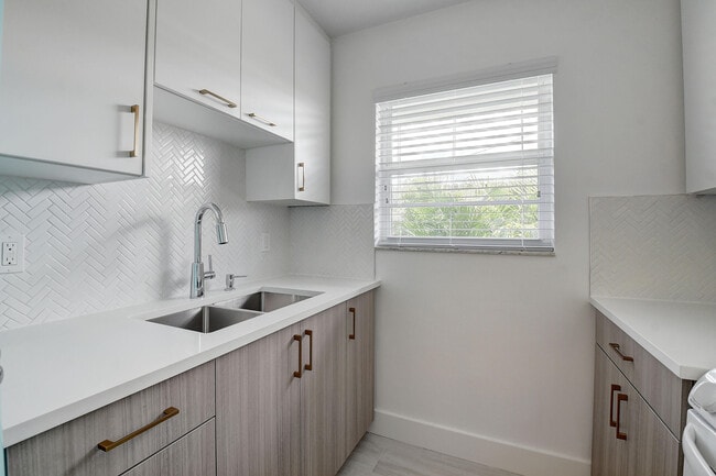 Foto del edificio - 502 N H St