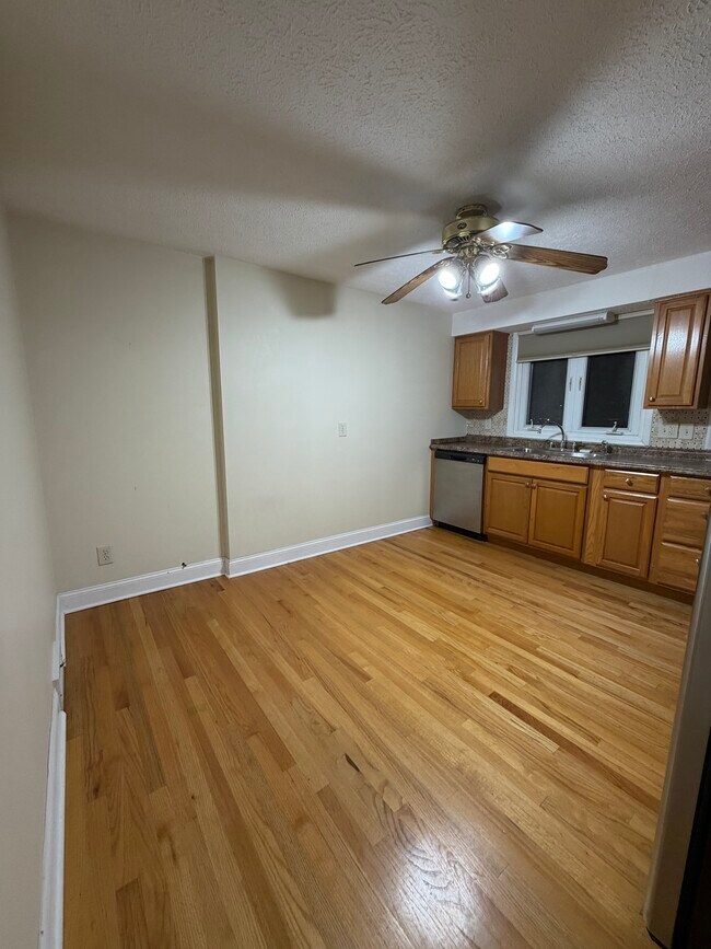 Foto del edificio - 1514 Caleb Ave