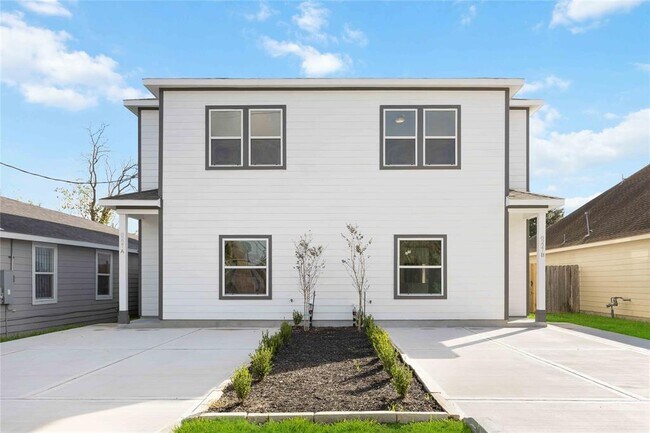 Foto del edificio - 8227 Colonial Ln