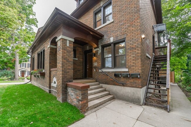 Building Photo - 53 Margaret Av