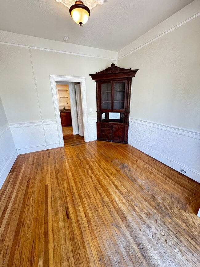 Building Photo - Linden - Laguna Apartments