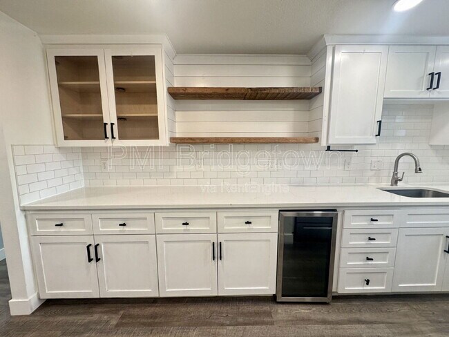 Foto del edificio - 12642 NW Barnes Rd