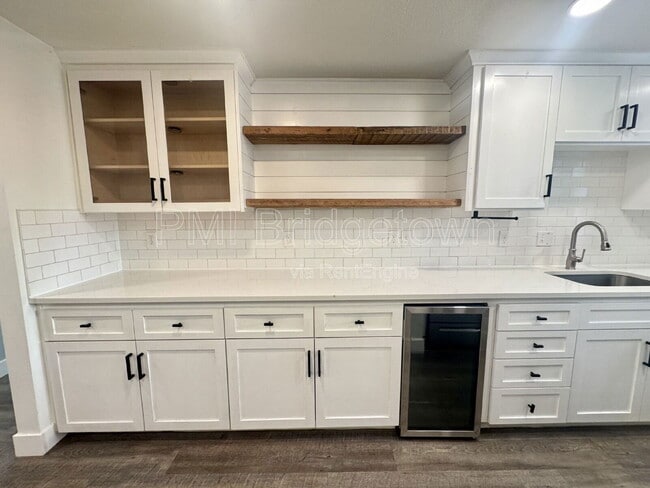 Building Photo - 12642 NW Barnes Rd