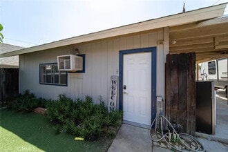 Building Photo - 637 N 2nd Ave