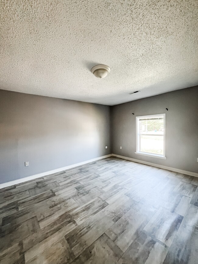 Building Photo - 118 Tuxedo Dr