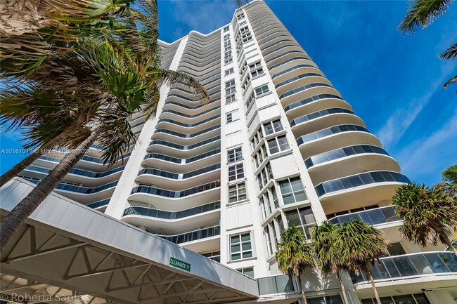 Foto del edificio - 16711 Collins Ave