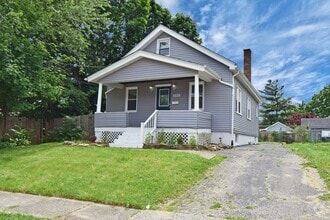 Building Photo - 1701 Sundale Ave