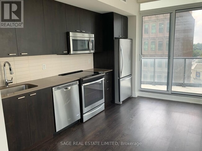 Building Photo - 30 Roehampton Ave