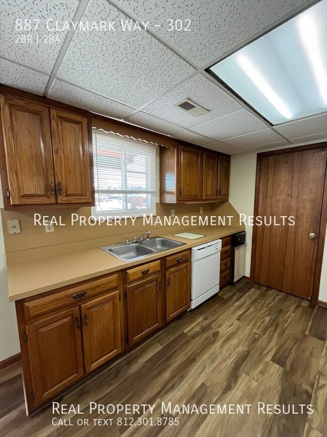 Building Photo - 887 Claymark Way