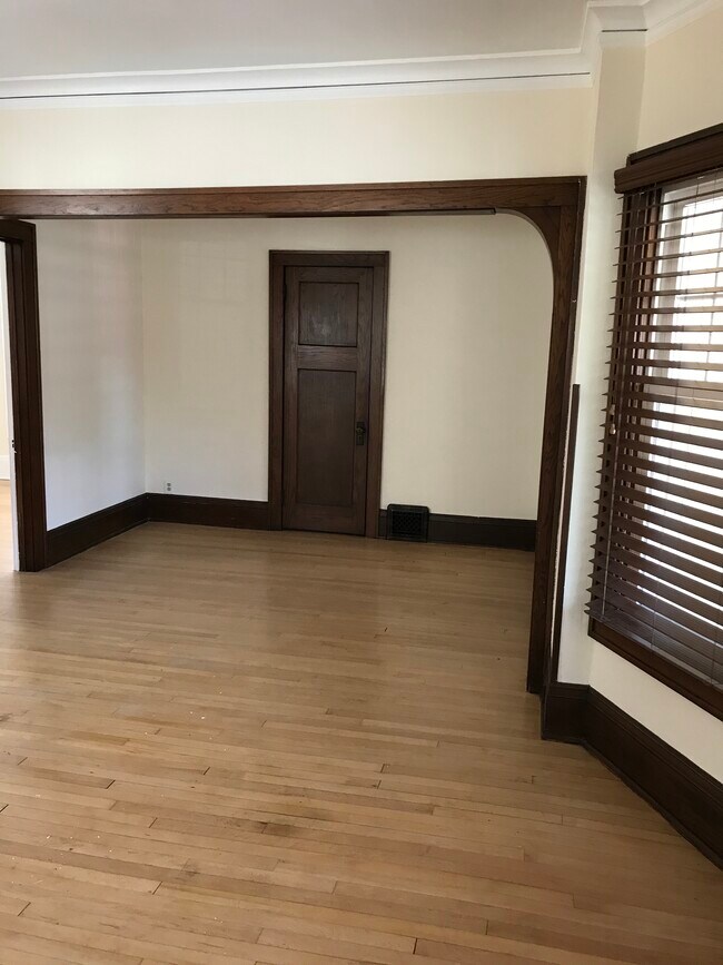 Foto del edificio - 2473 N Frederick Ave